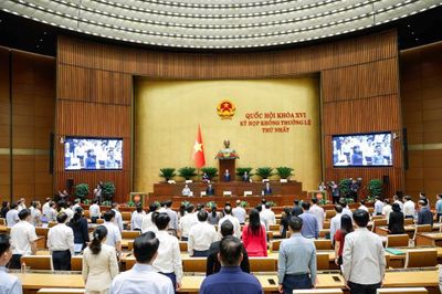Quốc hội dành phút mặc niệm Chủ tịch Quốc hội Lào Saysomphone Phomvihane
