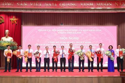 Hà Nội công bố 47 quyết định về công tác cán bộ sau sắp xếp bộ máy