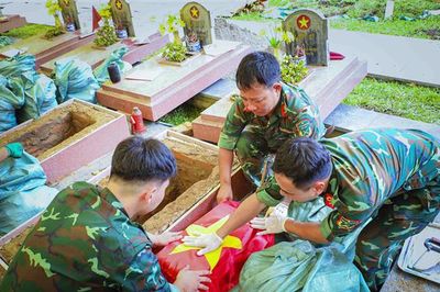 Lấy mẫu ADN đối với các phần mộ chưa xác định được thông tin tại Nghĩa trang Liệt sĩ quốc gia A1