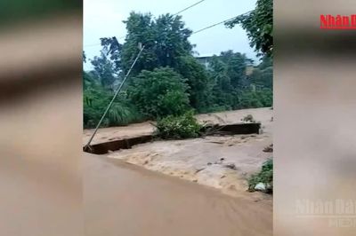 [Video] Mưa lớn gây ngập, chia cắt giao thông tại Quảng Trị