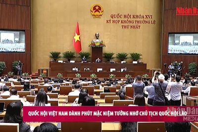 [Video] Quốc hội dành một phút mặc niệm Chủ tịch Quốc hội Lào Xaysomphone Phomvihane