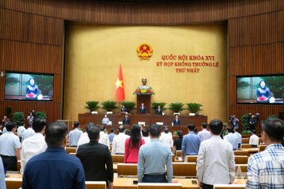 Quốc hội Việt Nam dành một phút mặc niệm Chủ tịch Quốc hội Lào Xaysomphone Phomvihane