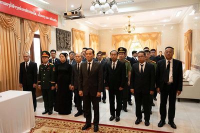 Lãnh đạo TP Hồ Chí Minh viếng đồng chí Xaysomphone Phomvihane