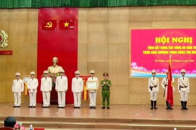 Trên mặt trận không tiếng súng