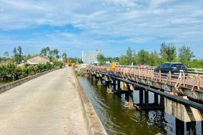 Đầu tư hạ tầng kết nối các khu kinh tế trọng điểm ven biển