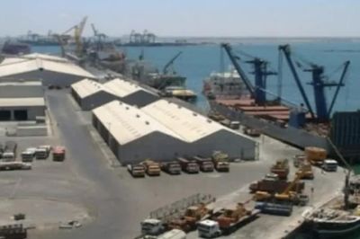 Houthi tập kích cảng Mocha của Yemen