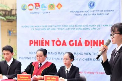 Trường ĐH Luật TPHCM: Điểm chuẩn dao động 16 đến 21,25 điểm