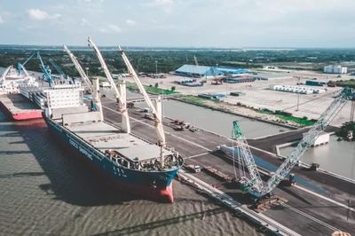 Loạt doanh nghiệp bị hủy tư cách đại chúng, thị trường tài chính biến động