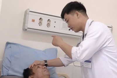 Kịp 'giờ vàng' tiêu sợi huyết, cứu người bệnh 50 tuổi đột quỵ