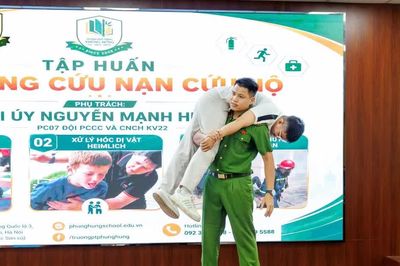Trang bị kỹ năng an toàn trường học cho giáo viên Trường Phổ thông Phùng Hưng