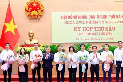 Hà Nội miễn nhiệm Ủy viên UBND thành phố với 11 lãnh đạo sở, ngành
