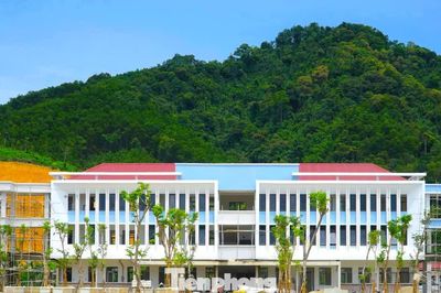 Cận cảnh trường nội trú liên cấp hơn 140 tỷ đồng trước ngày bàn giao