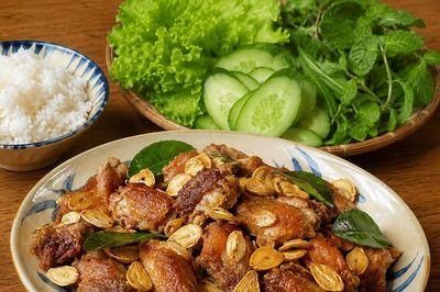 Cách làm thịt vịt cháy tỏi ngon, chuẩn vị quán chỉ với vài bước đơn giản