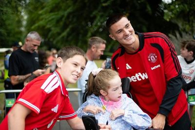 Carrick báo tin vui về MU trước trận đấu với Leeds