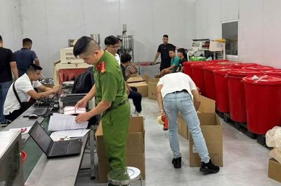 Cảnh sát công bố hình ảnh sản phẩm xương khớp bị thổi giá gấp 8 lần, 21 người bị khởi tố