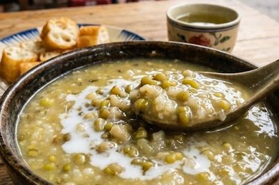 Bất ngờ cháo đỗ xanh lại nhiều calo hơn cháo sườn