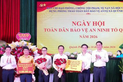 Phó Bí thư Thường trực Tỉnh ủy Hoàng Nghĩa Hiếu dự ngày hội 'Toàn dân bảo vệ an ninh Tổ quốc' tại xã Quỳnh Phú