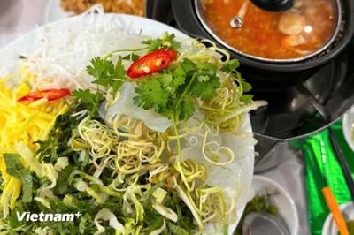 Thưởng thức hương vị biển cả trong nồi lẩu sứa Quy Nhơn