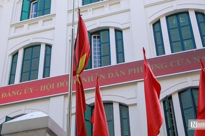 Hà Nội treo cờ rủ Quốc tang tưởng niệm Chủ tịch Quốc hội Lào