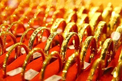 Vàng trong nước giảm theo đà thế giới
