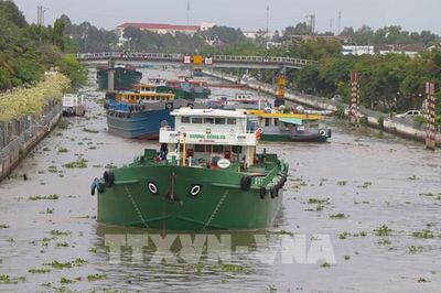 Xem nhịp sống thương hồ bên con kênh kỳ vĩ nhất miền Tây