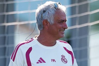 Mourinho tuyên bố không cần nghỉ, nhắn nhủ đầy ẩn ý đến Guardiola