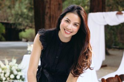 Hoa hậu Phạm Hương đi trang trí đám cưới ở Mỹ