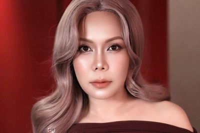 Nhan sắc 50 tuổi gây chú ý của Việt Hương