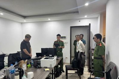Khởi tố 21 bị can lừa dối khách hàng về sản phẩm 'Xương khớp bà Sáu'