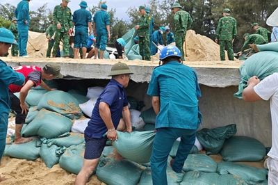 Huế khẩn trương khắc phục sạt lở ven biển, tính phương án thoát lũ tổng thể