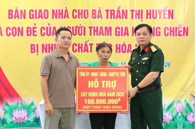 Bắc Ninh: Bàn giao nhà cho con đẻ của nạn nhân da cam ở phường Phương Liễu
