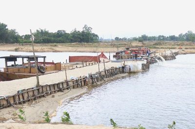 Nghiên cứu đầu tư các công trình ngăn mặn phù hợp
