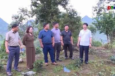 Đồng chí Mùa A Vảng làm việc với Đảng ủy 3 xã Sín Chải, Sính Phình, Tủa Thàng