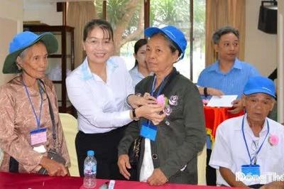 Đồng Tháp: Tiễn Đoàn người có công đi viếng Lăng Chủ tịch Hồ Chí Minh