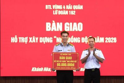 Lữ đoàn 162 bàn giao kinh phí hỗ trợ xây dựng "Nhà đồng đội"