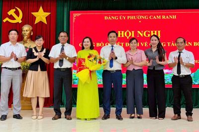 Đảng ủy phường Cam Ranh công bố quyết định về công tác cán bộ