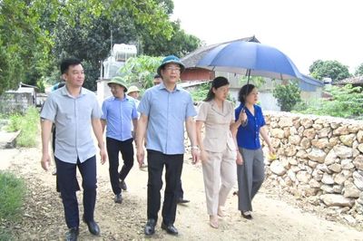 Thường trực HĐND tỉnh khảo sát việc thực hiện Nghị quyết 19 tại Làng du lịch cộng đồng Quỳnh Sơn