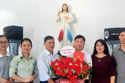 Phường Âu Lâu thăm, chúc mừng Giáo họ Âu Lâu nhân Thánh lễ tạ ơn