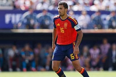 Barcelona chốt phí chuyển nhượng 55 triệu euro để sở hữu tiền vệ Rodri từ Manchester City