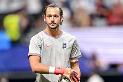 Leeds United chi 40 triệu bảng mua James Trafford từ Man City để giải bài toán trong khung gỗ
