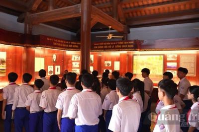 Học lịch sử từ những 'địa chỉ đỏ'