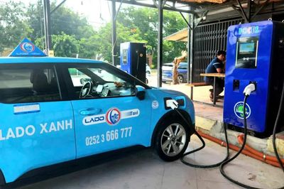 Đề xuất loạt quy chuẩn về trụ sạc, trạm sạc xe điện