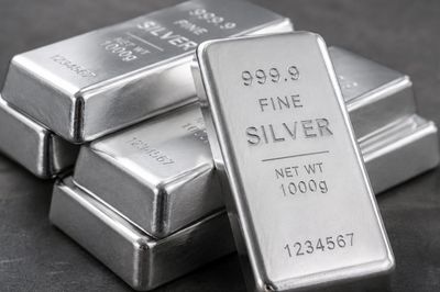 Ngày 10/8: Giá bạc đồng loạt đảo chiều giảm