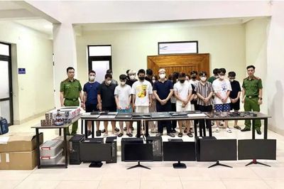 Khởi tố 21 bị can trong đường dây bán thuốc Đông y