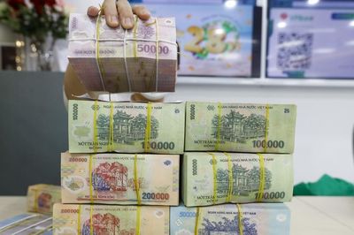 Nợ xấu gia tăng, dự phòng rủi ro mỏng dần