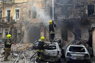 Nga tập kích tên lửa vào Ukraine, 300.000 hộ gia đình mất điện