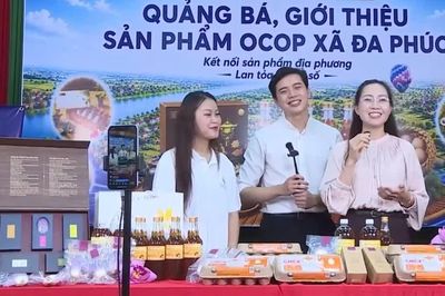 Chủ tịch xã Đa Phúc livestream bán hàng giúp nông dân