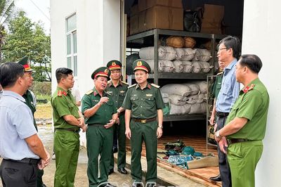 Kiểm tra công tác ứng phó thiên tai tại Gành Hào