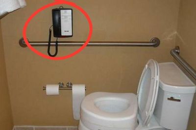 Tại sao nhiều khách sạn hiện nay lại lắp điện thoại trong nhà vệ sinh?