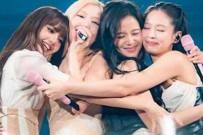 Không phải sân khấu hay quà tặng, điều khiến BLINK chú ý nhất trong ngày BLACKPINK tròn 10 tuổi là lời xin lỗi này